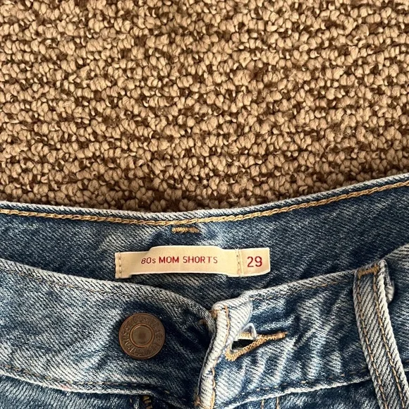 Levi’s 80s mom short - Picture 3 of 3